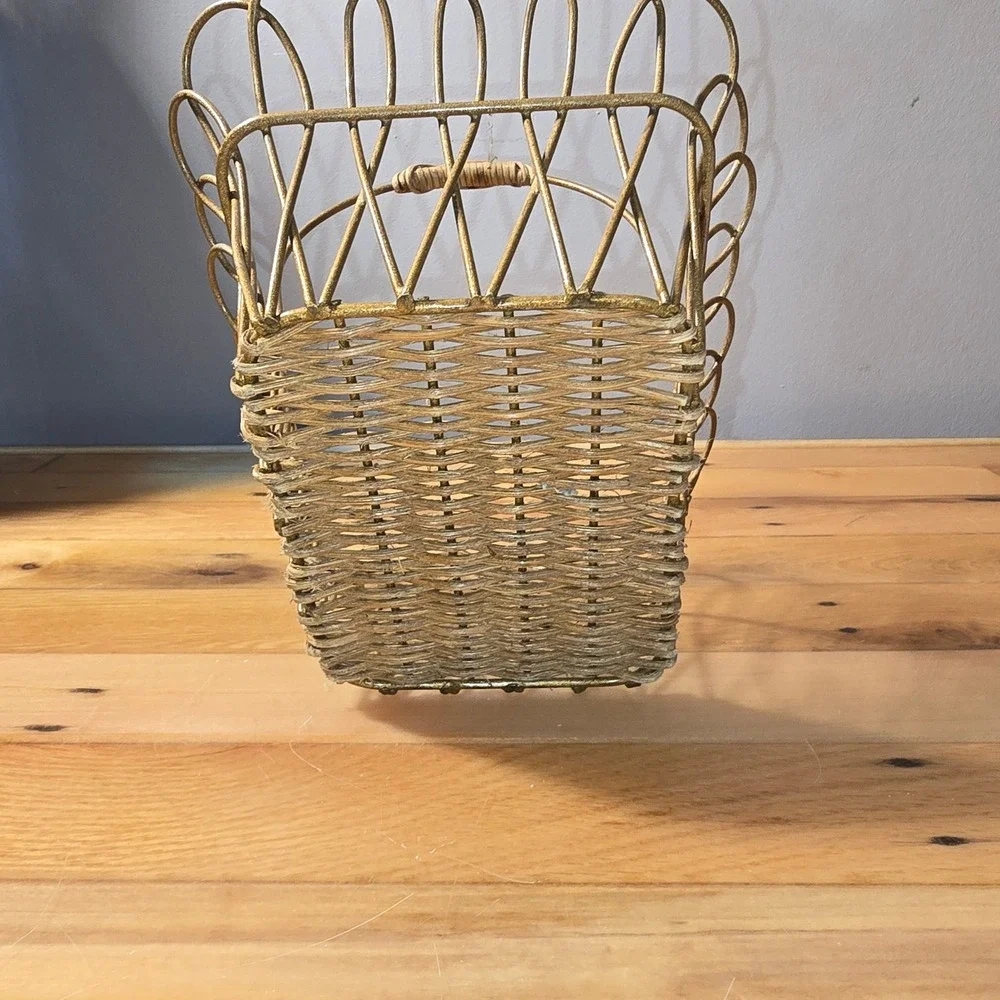 Vintage Gold Wire Scalloped Basket Woven Wicker Base Farmhouse Decor 10in